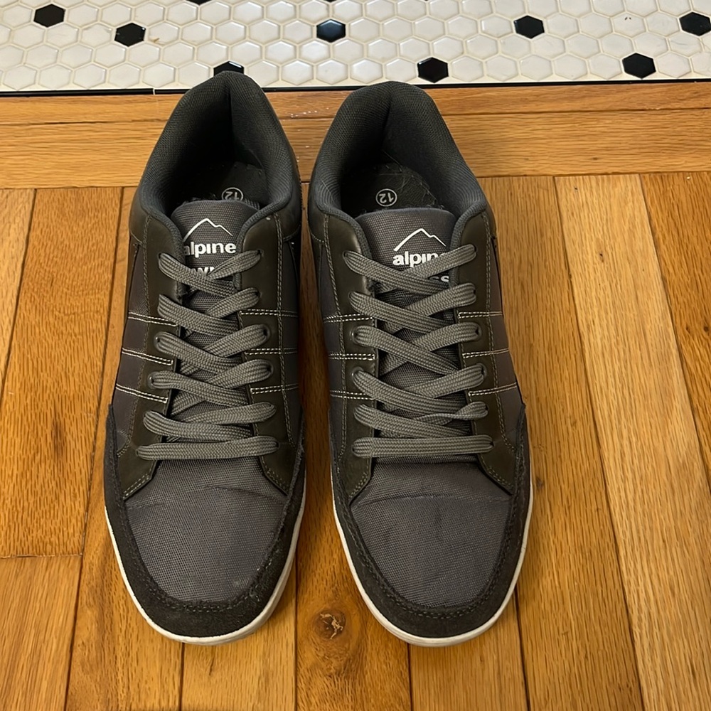 Alpine Swiss Stefan Men’s Size 12